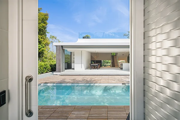 pool door